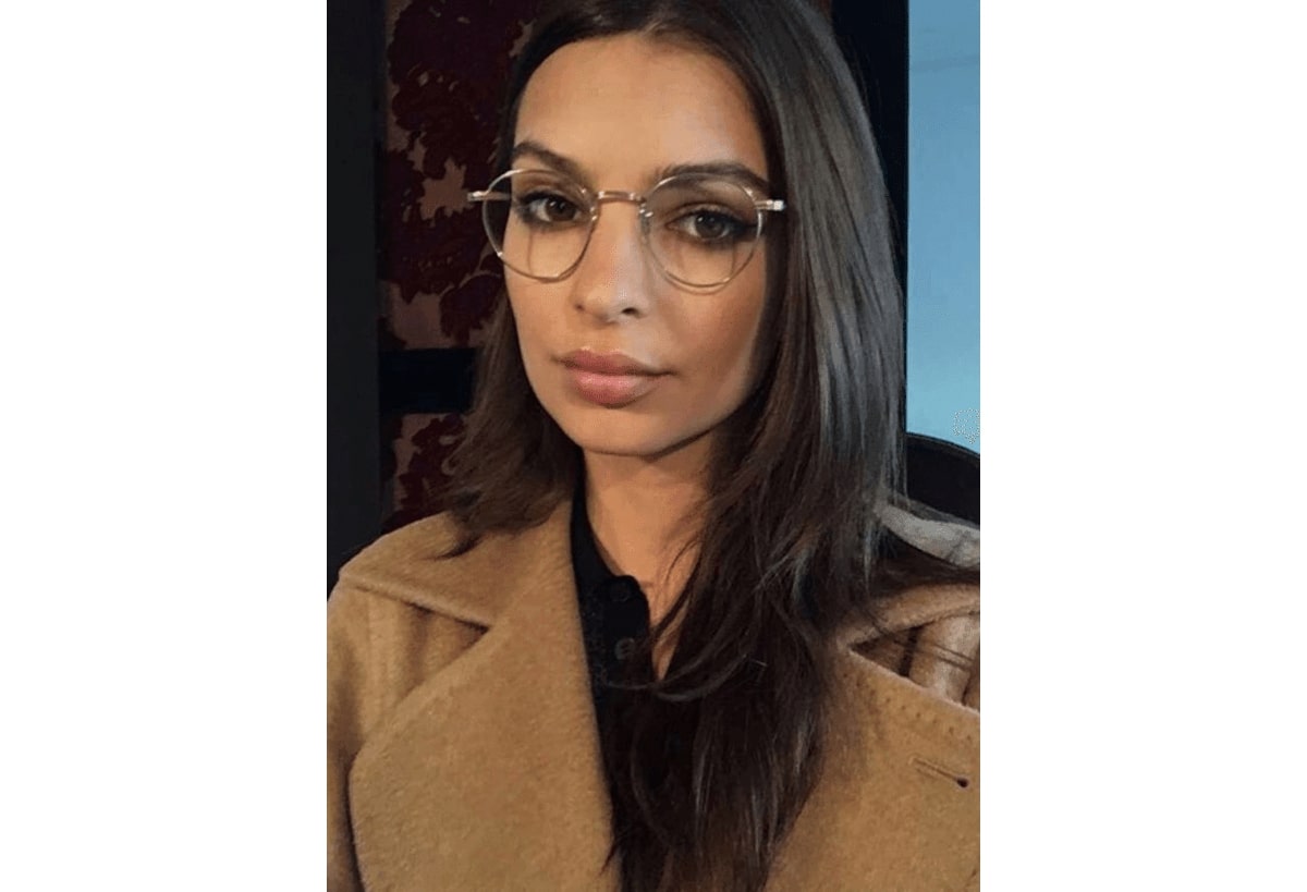 How to Look Good in Eyewear With Makeup