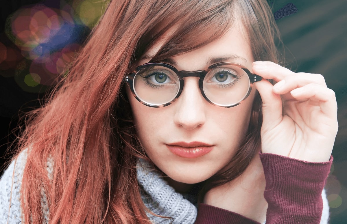 How Should Glasses Fit Your Eyebrows